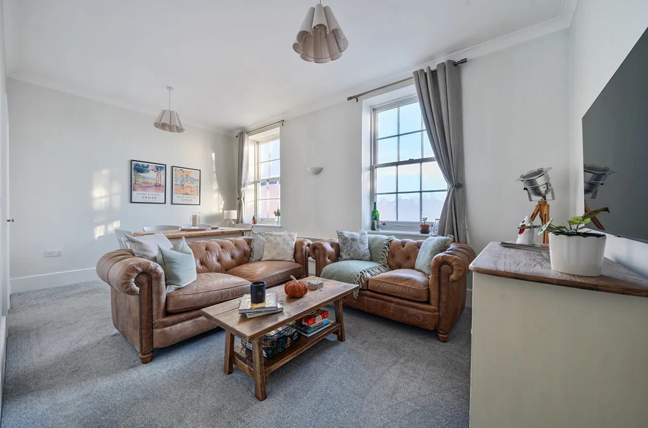 North Square, Knowle, PO17, photo 8