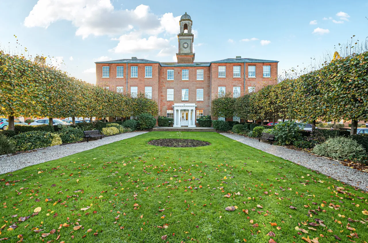 North Square, Knowle, PO17, photo 11