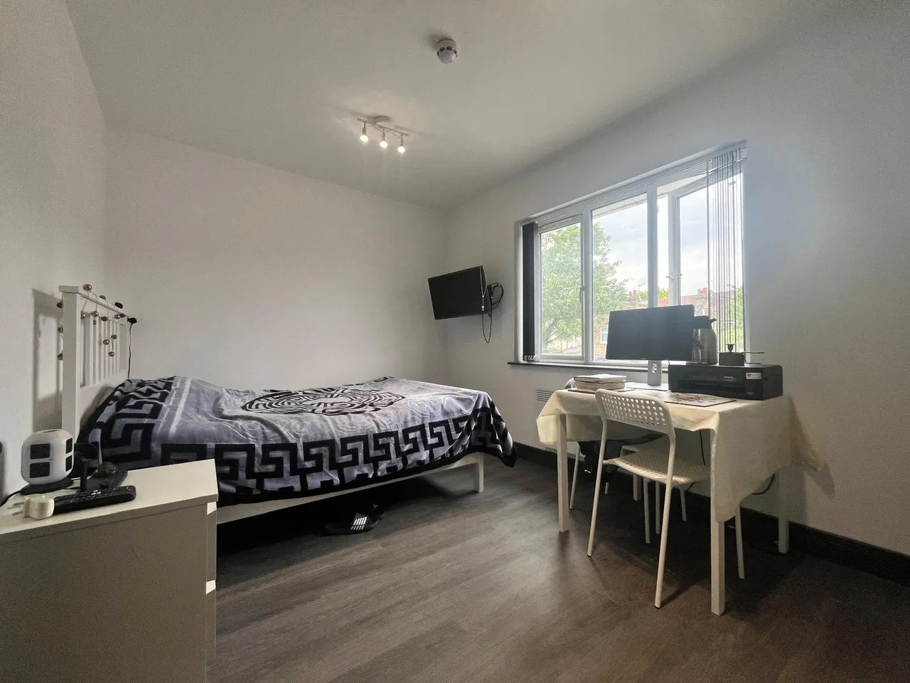 Wellington Avenue, Hounslow, TW3, photo 2
