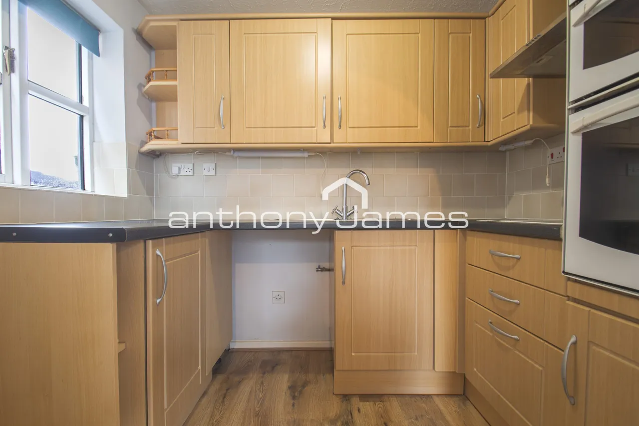 Calshot Court, Osbourne Road, Dartford, Kent, DA2, photo 3
