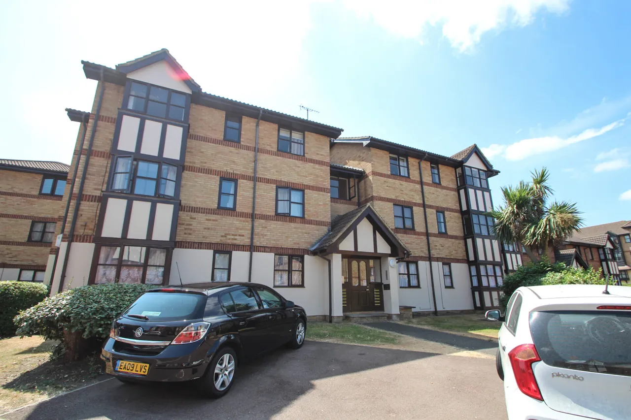 2 bed flat for sale — Calshot Court, Osbourne Road, Dartford, Kent, DA2