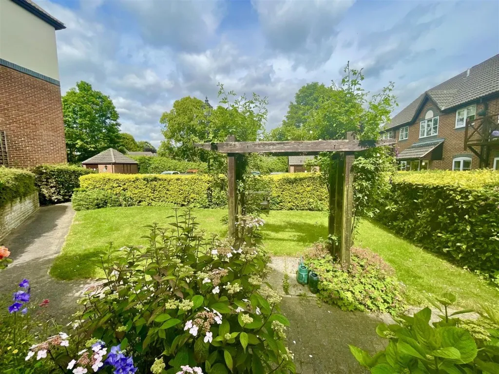 Marlborough Road, Swindon, photo 9