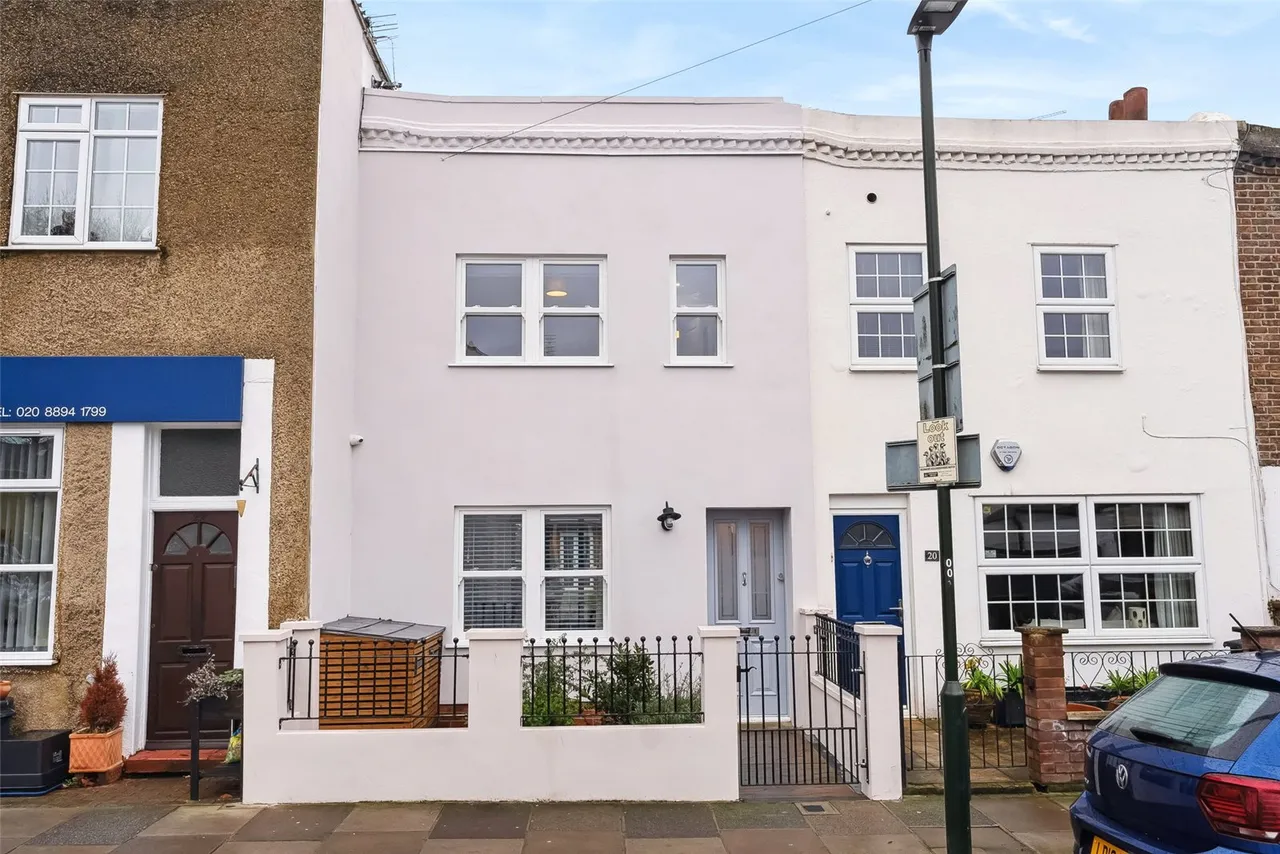 3 bed house for sale — Bedford Road, Twickenham, TW2 5EW