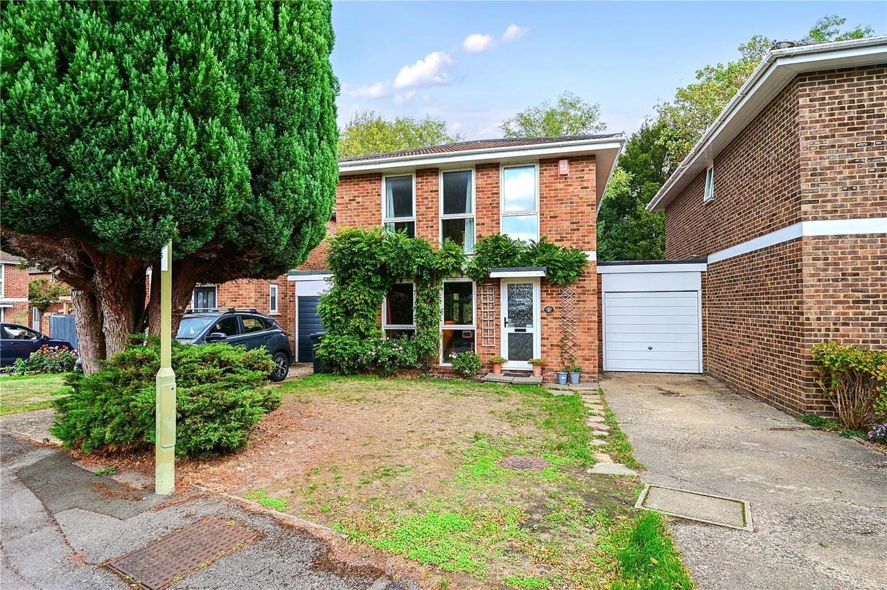 Wistaria Lane, Yateley, GU46, photo 15