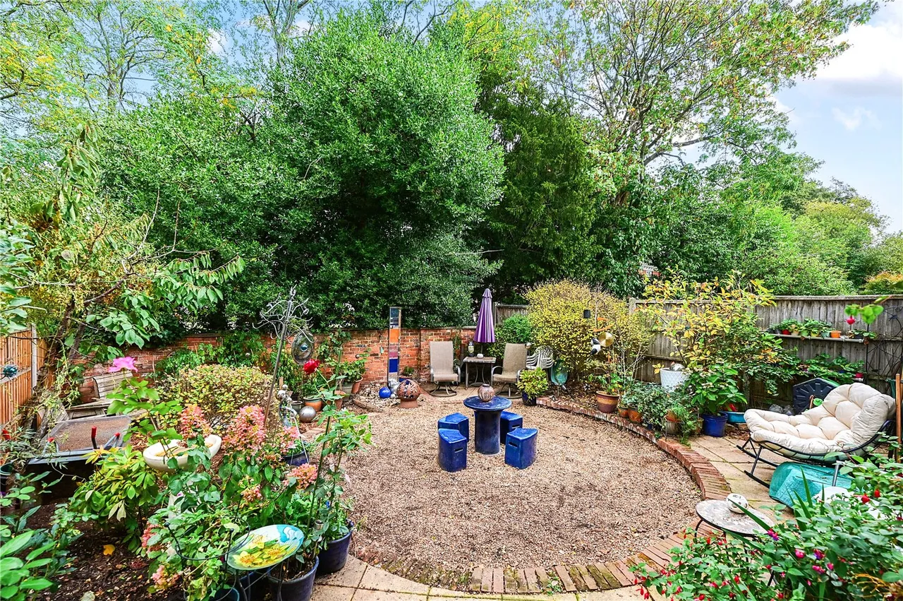 Wistaria Lane, Yateley, GU46, photo 10