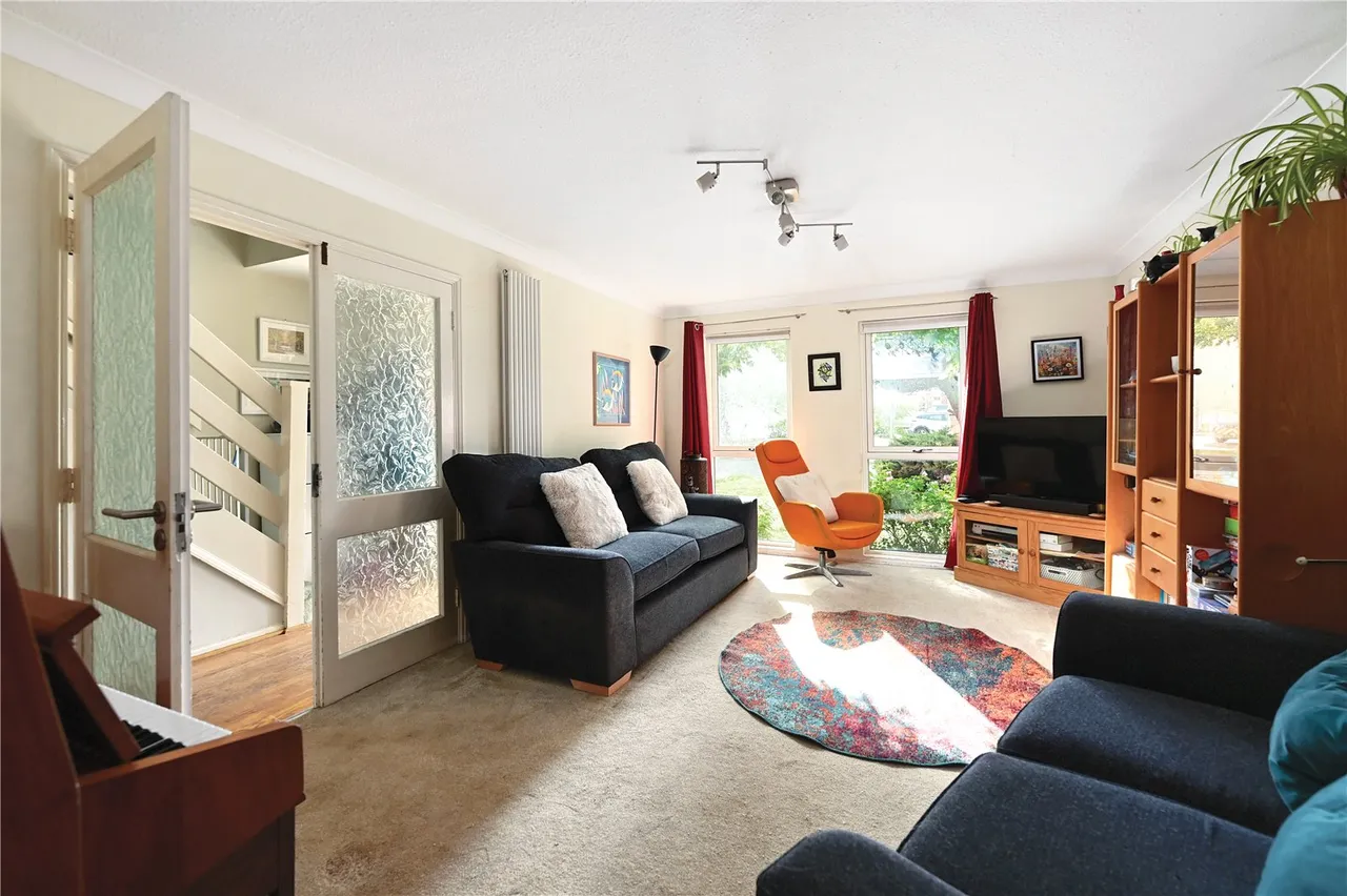 Wistaria Lane, Yateley, GU46, photo 2