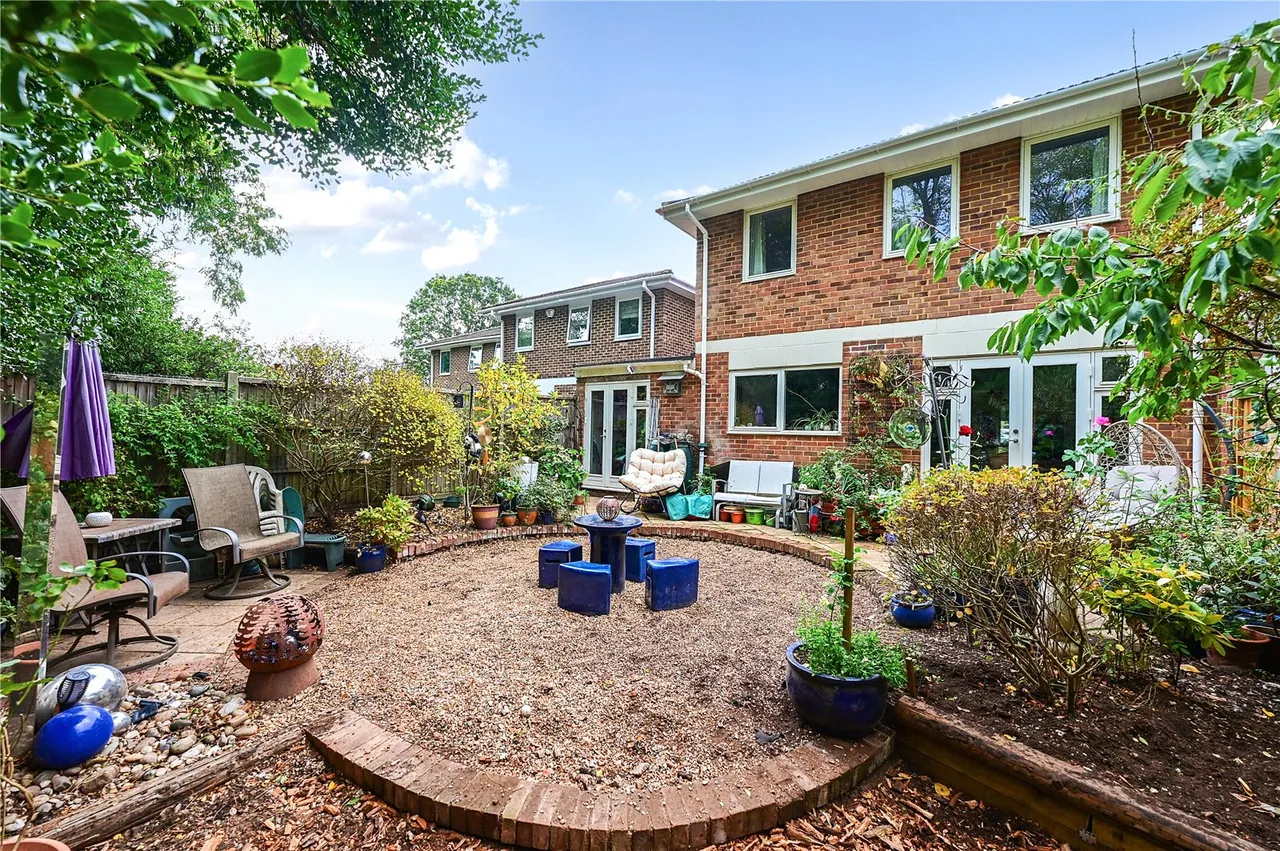 Wistaria Lane, Yateley, GU46, photo 13