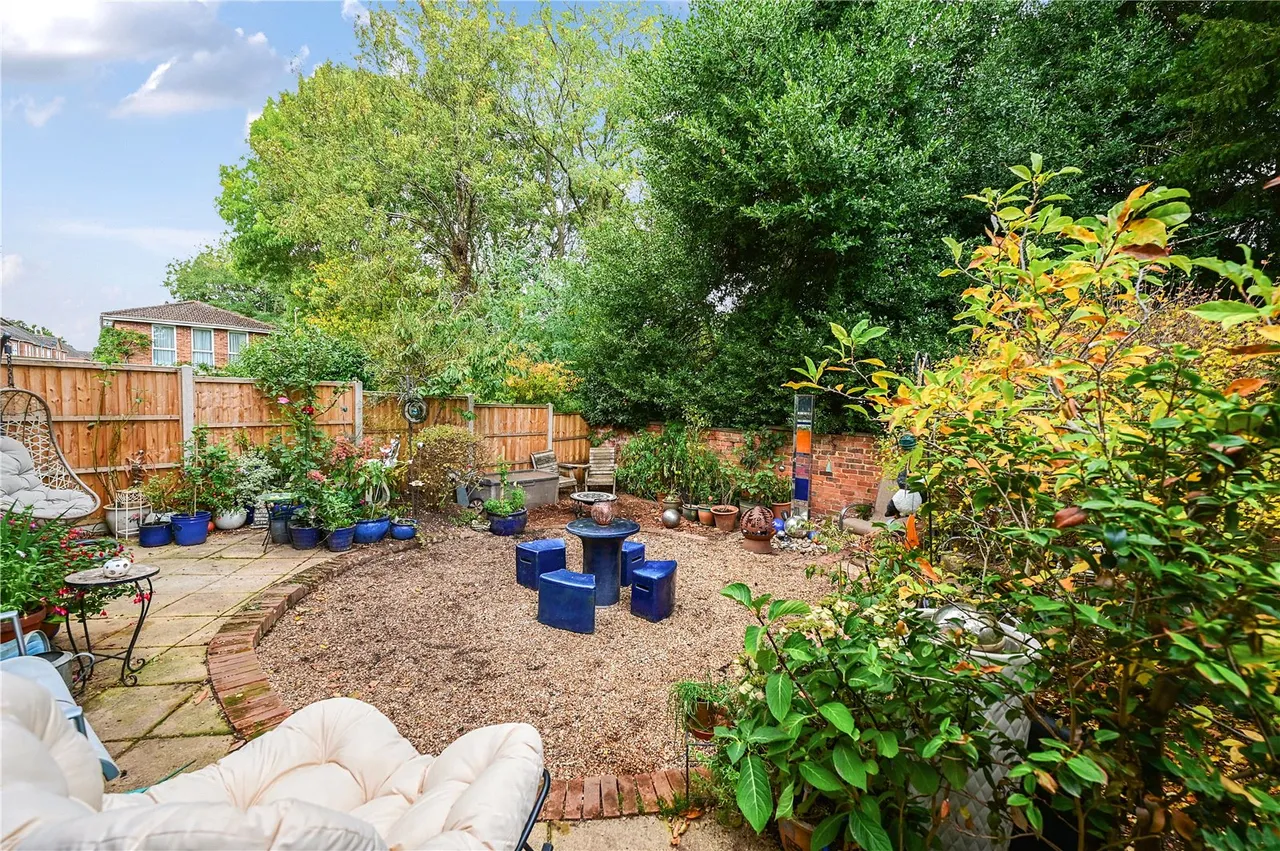 Wistaria Lane, Yateley, GU46, photo 4