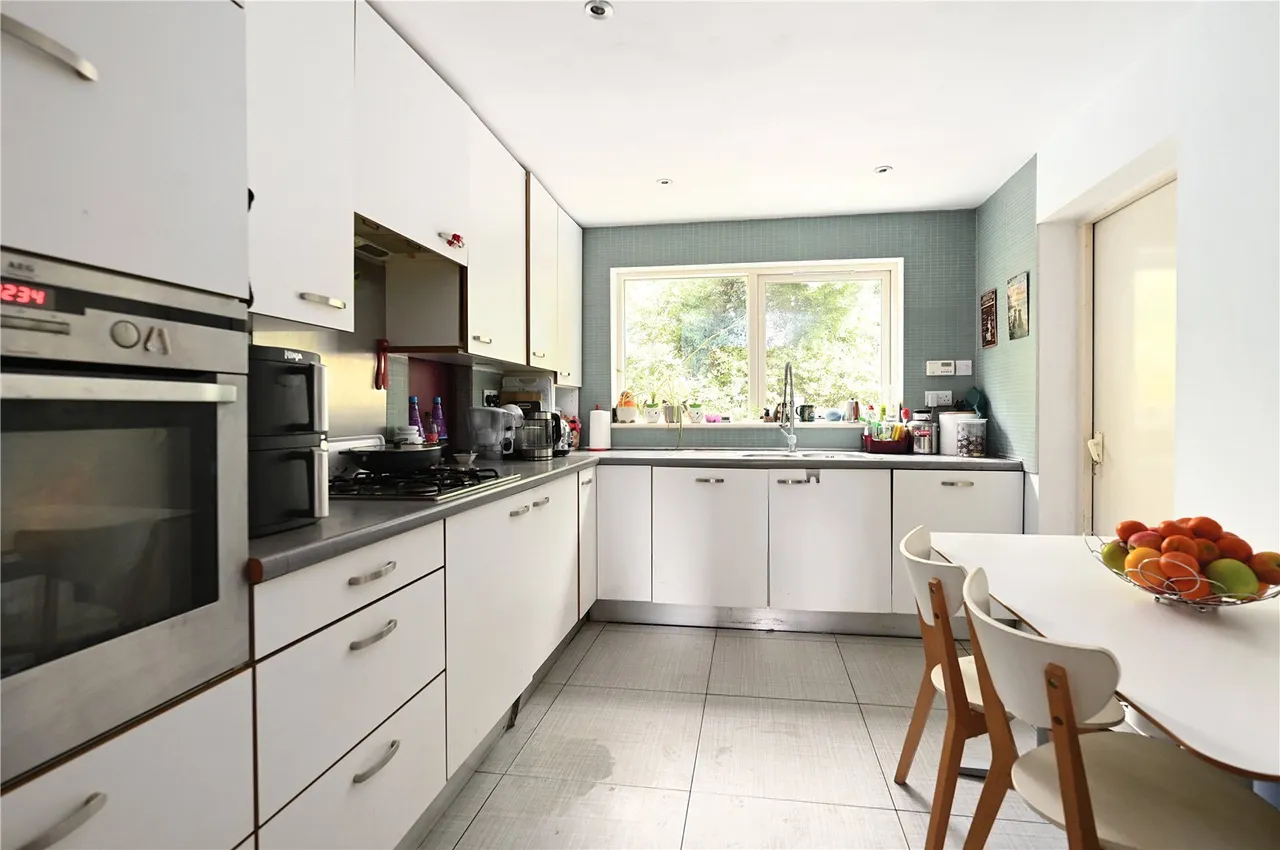 Wistaria Lane, Yateley, GU46, photo 3
