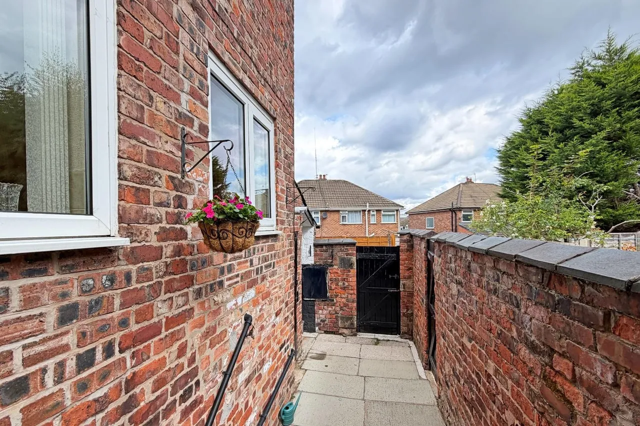 Oldfield Road, Altrincham, Cheshire WA14 4EF, photo 22