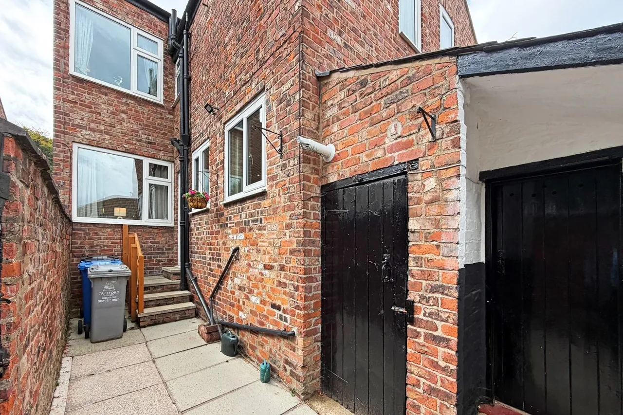 Oldfield Road, Altrincham, Cheshire WA14 4EF, photo 21