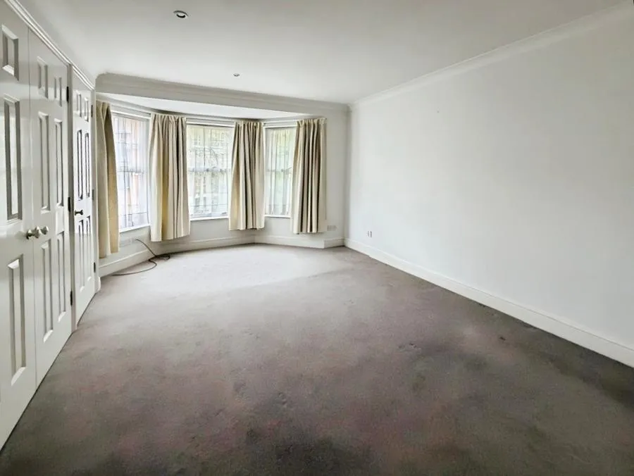Nightingale Walk, Windsor, SL4, photo 4