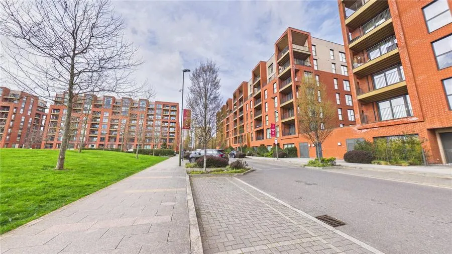 Lismore Boulevard, London, NW9, photo 26