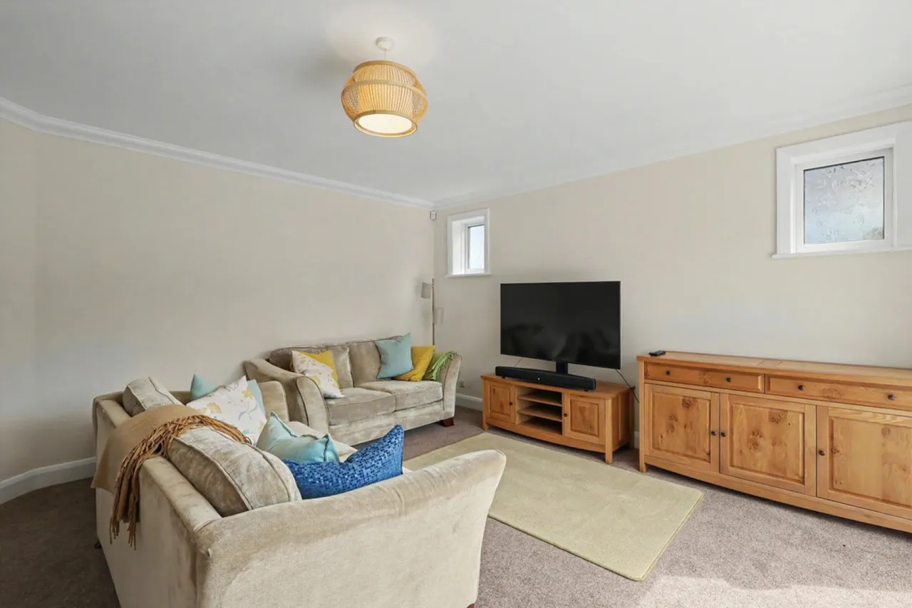 Wallisdown, BH12, photo 9