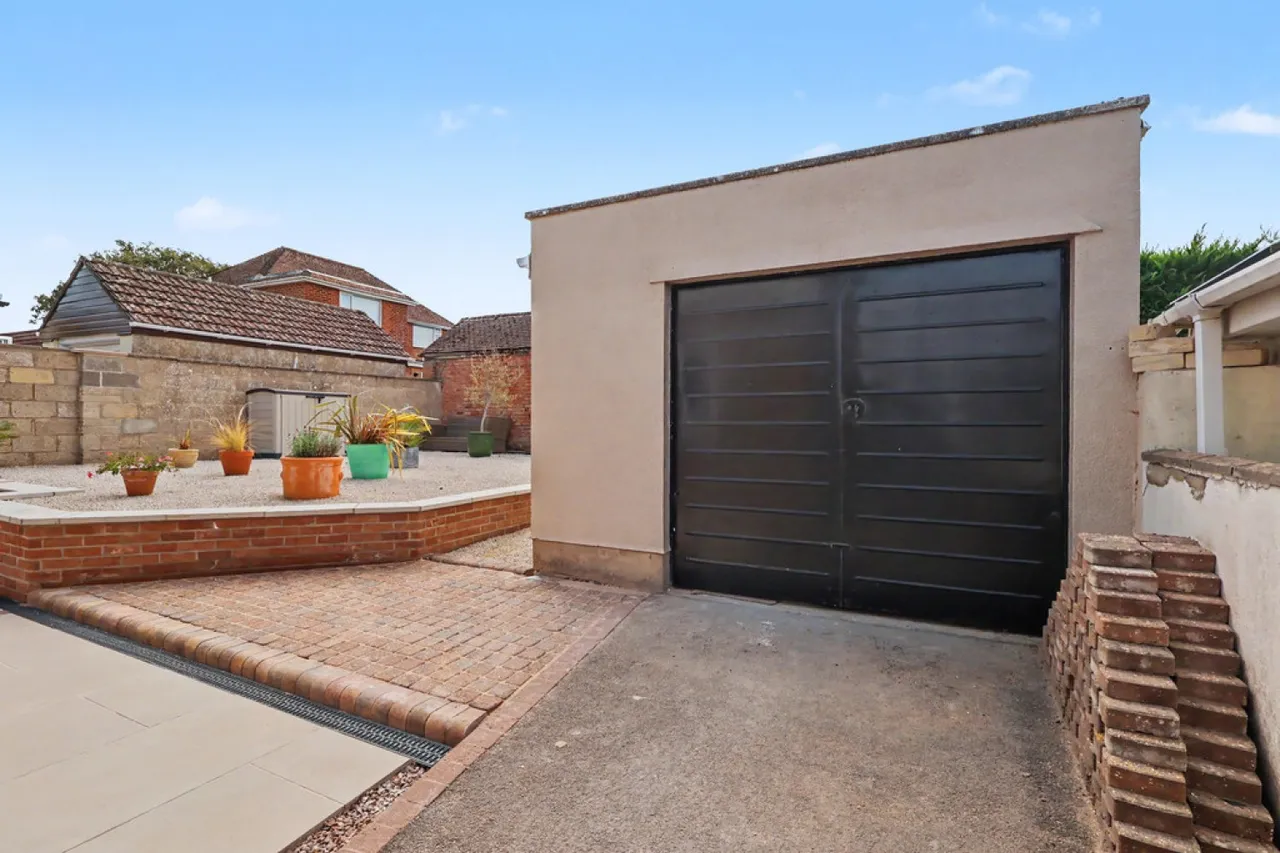 Wallisdown, BH12, photo 21