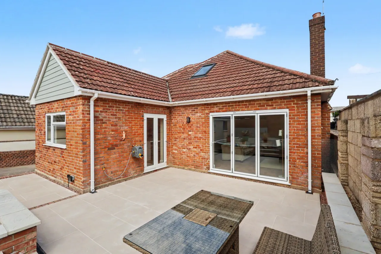 Wallisdown, BH12, photo 2