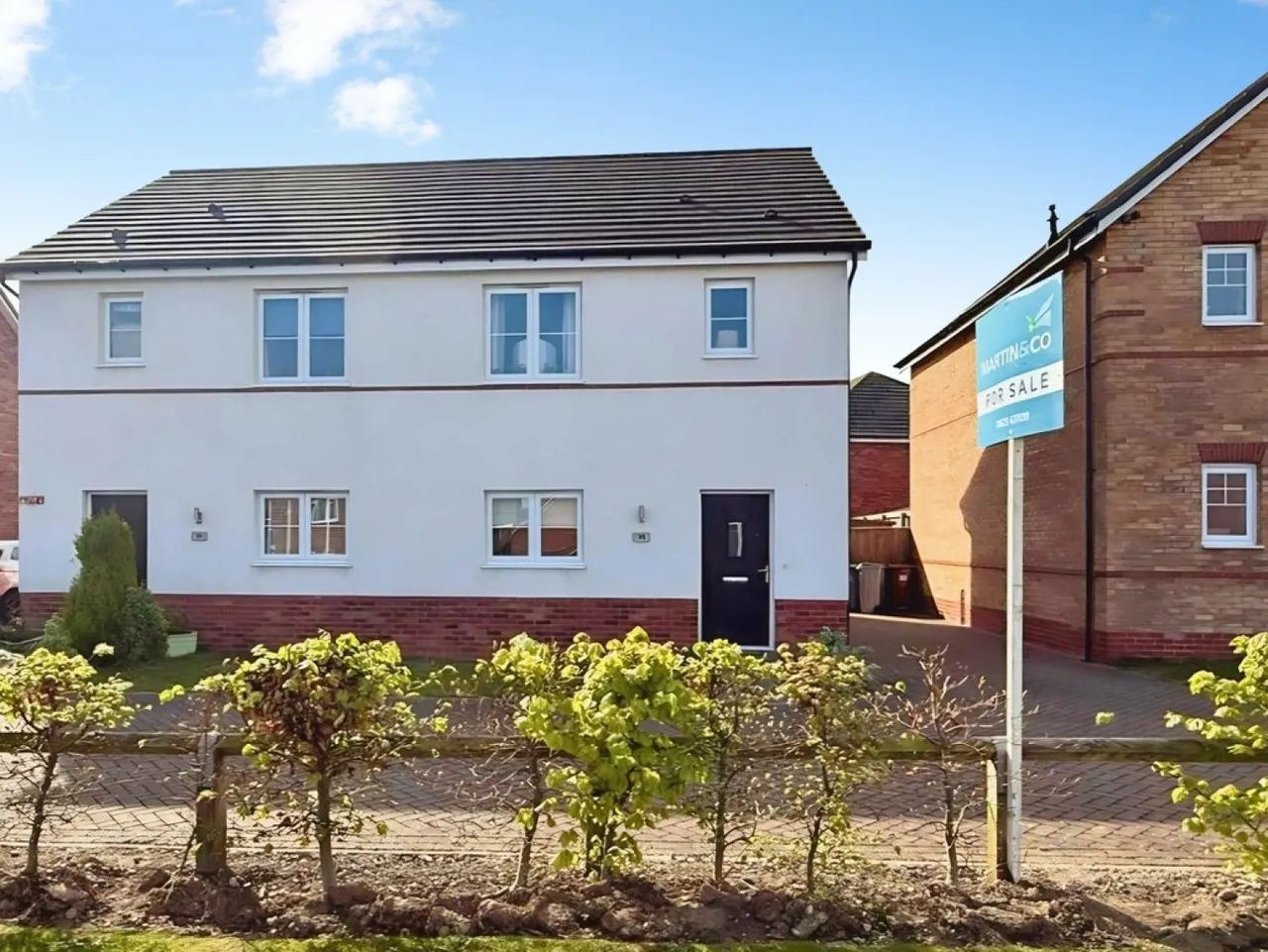 3 bed house for sale — Rosebay Gardens, Clipstone, Mansfield