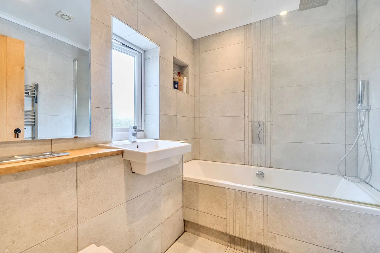 Montague Road, Easebourne, GU29, photo 13