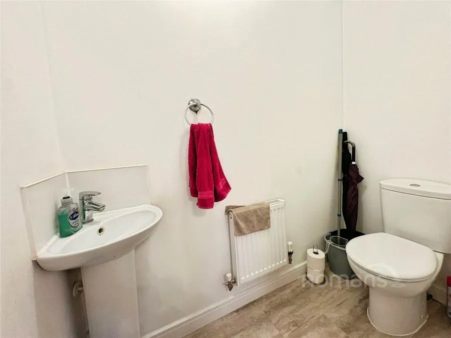 Scarlett's Road, Wellesley, GU11, photo 13