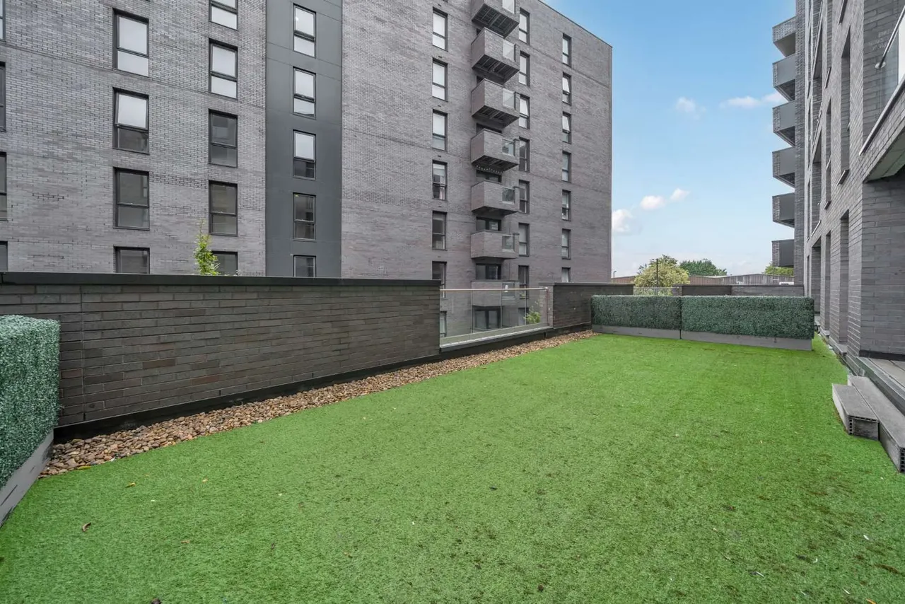 2 bed flat for sale, Advent Way, Manchester, M4