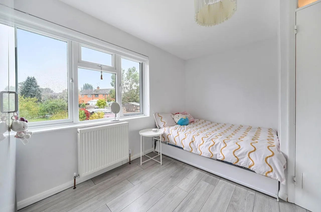 Middlemoor Road, Frimley, photo 16