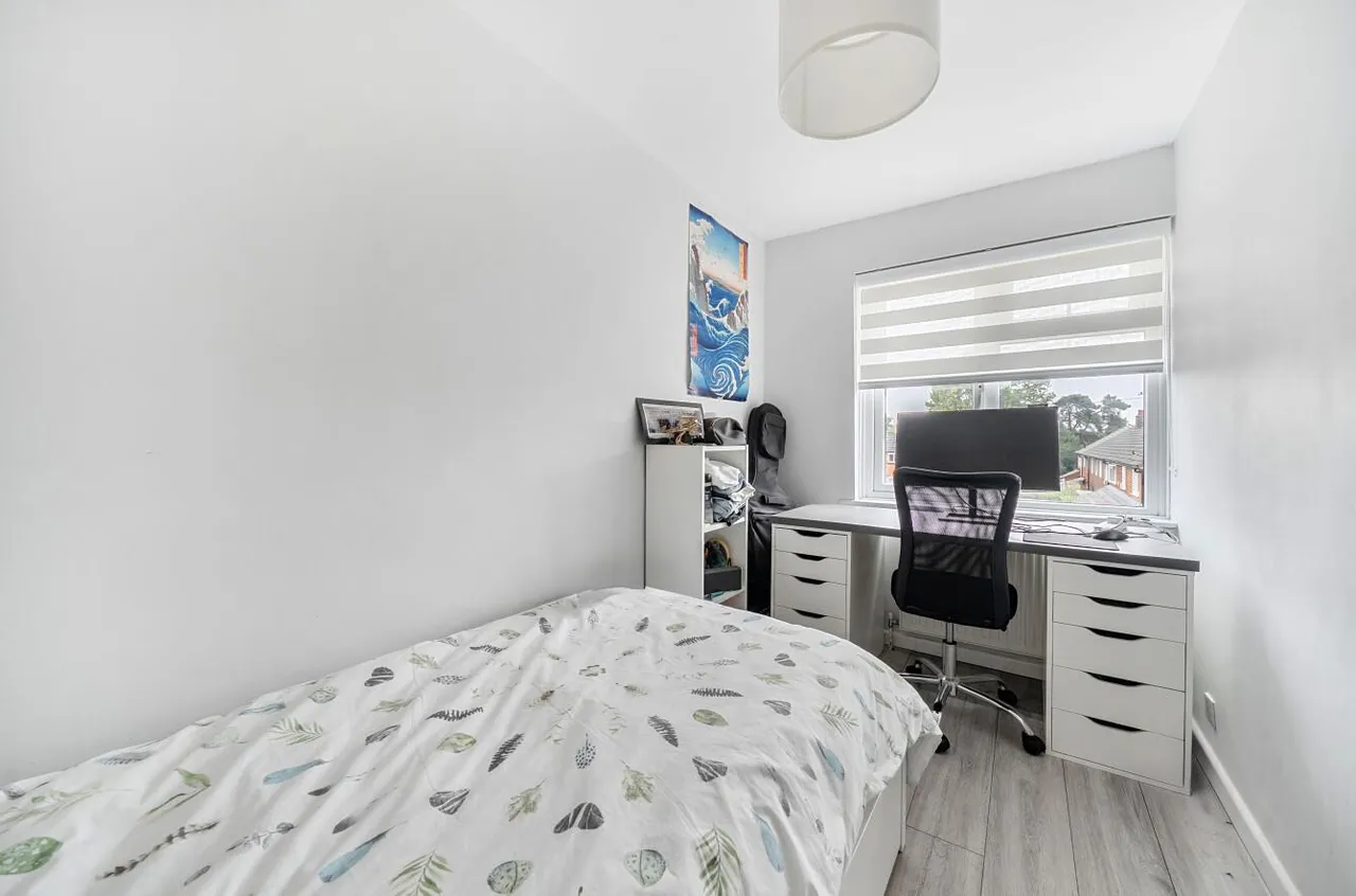 Middlemoor Road, Frimley, photo 11