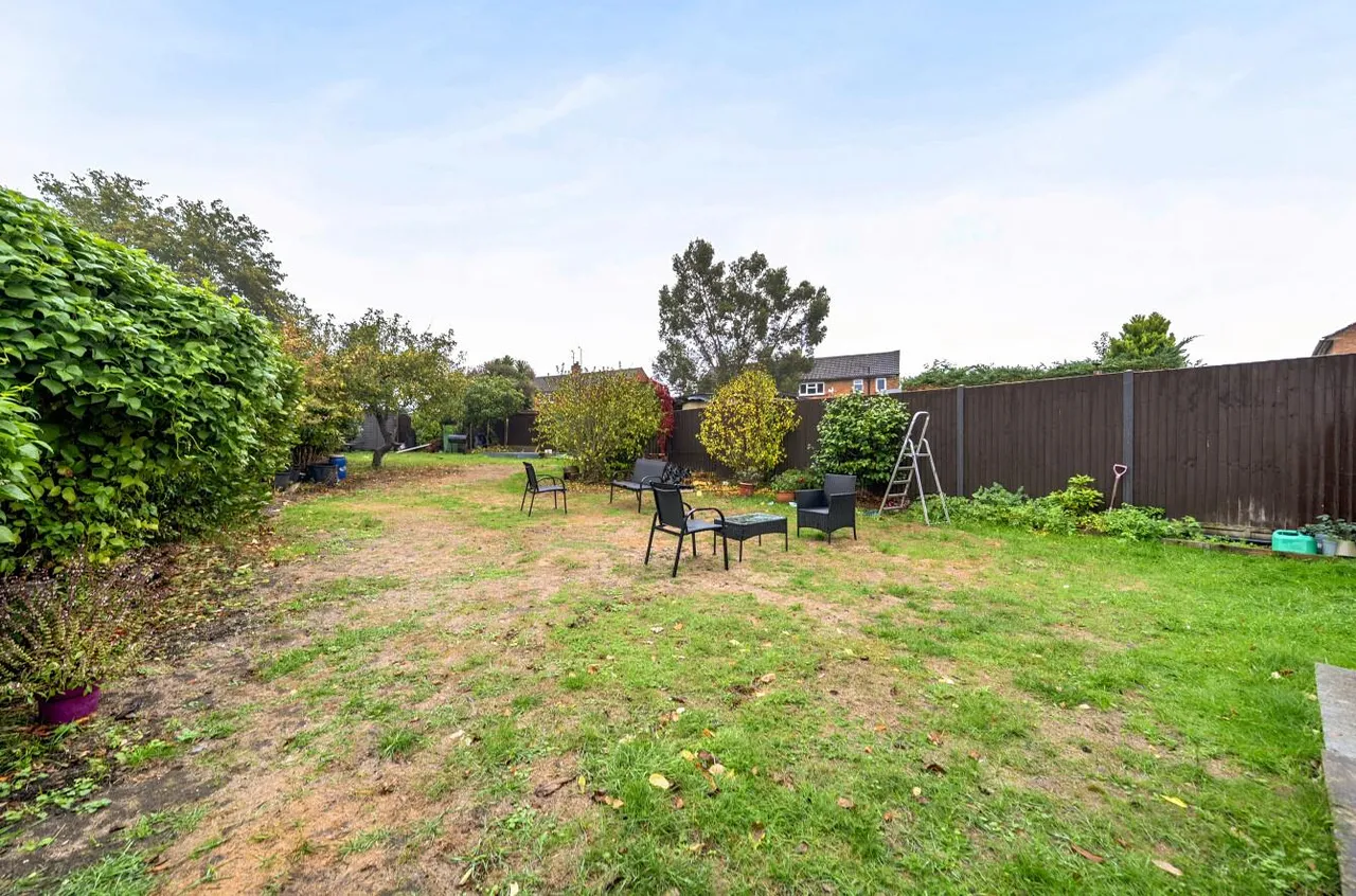 Middlemoor Road, Frimley, photo 15