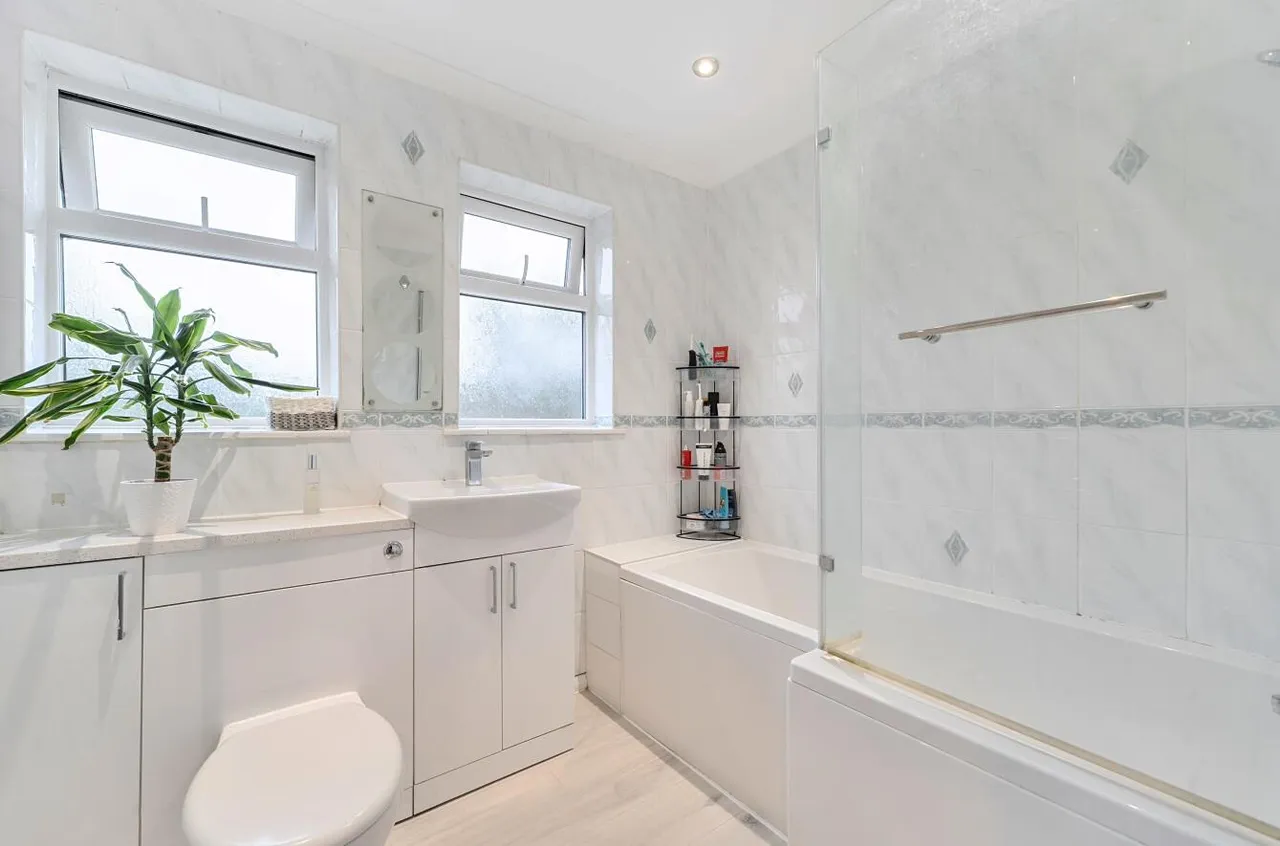 Middlemoor Road, Frimley, photo 6
