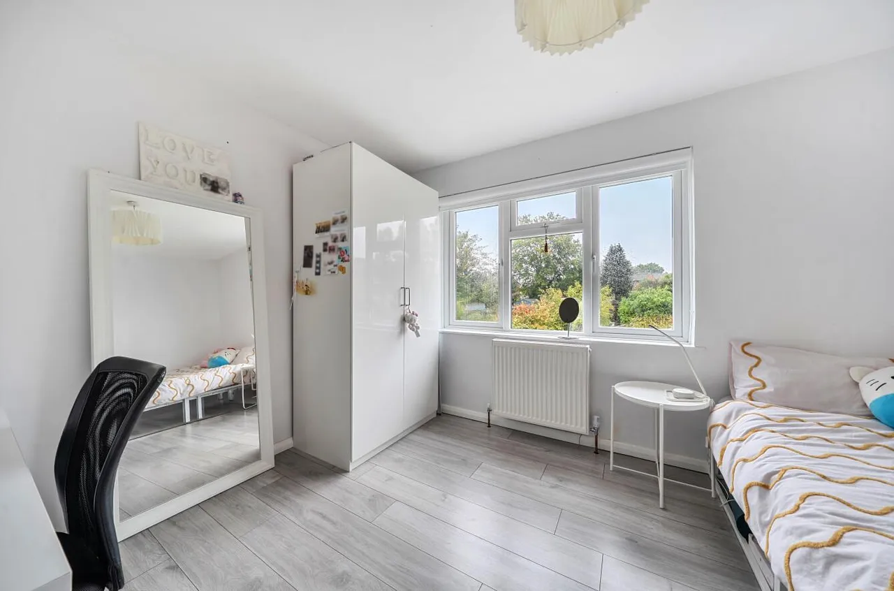 Middlemoor Road, Frimley, photo 9