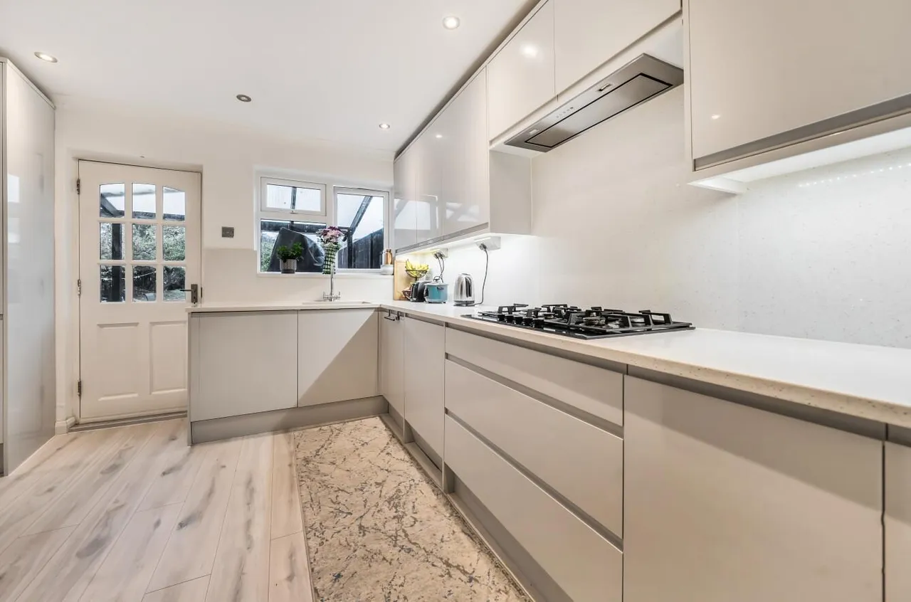 Middlemoor Road, Frimley, photo 4