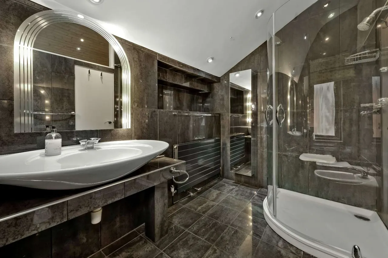 Hansler Grove, East Molesey, Surrey, KT8 9JN, photo 12