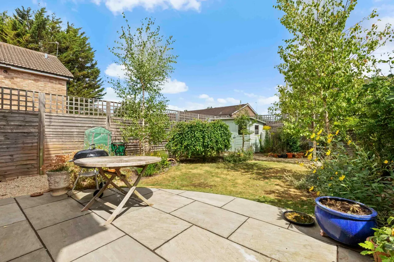 2 bed flat for sale, Abbots Way, Monks Risborough, HP27