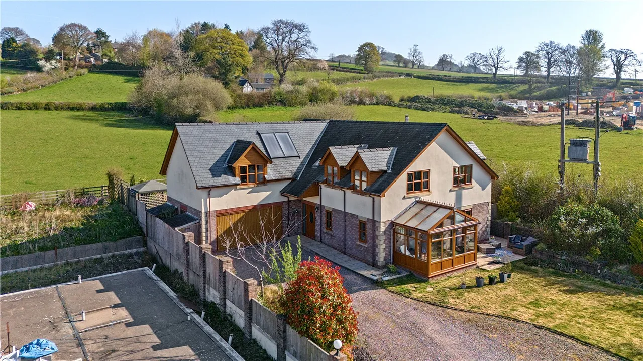 Lon Yr Ywen, Pont Robert, Meifod, Powys, SY22 6JT, photo 25