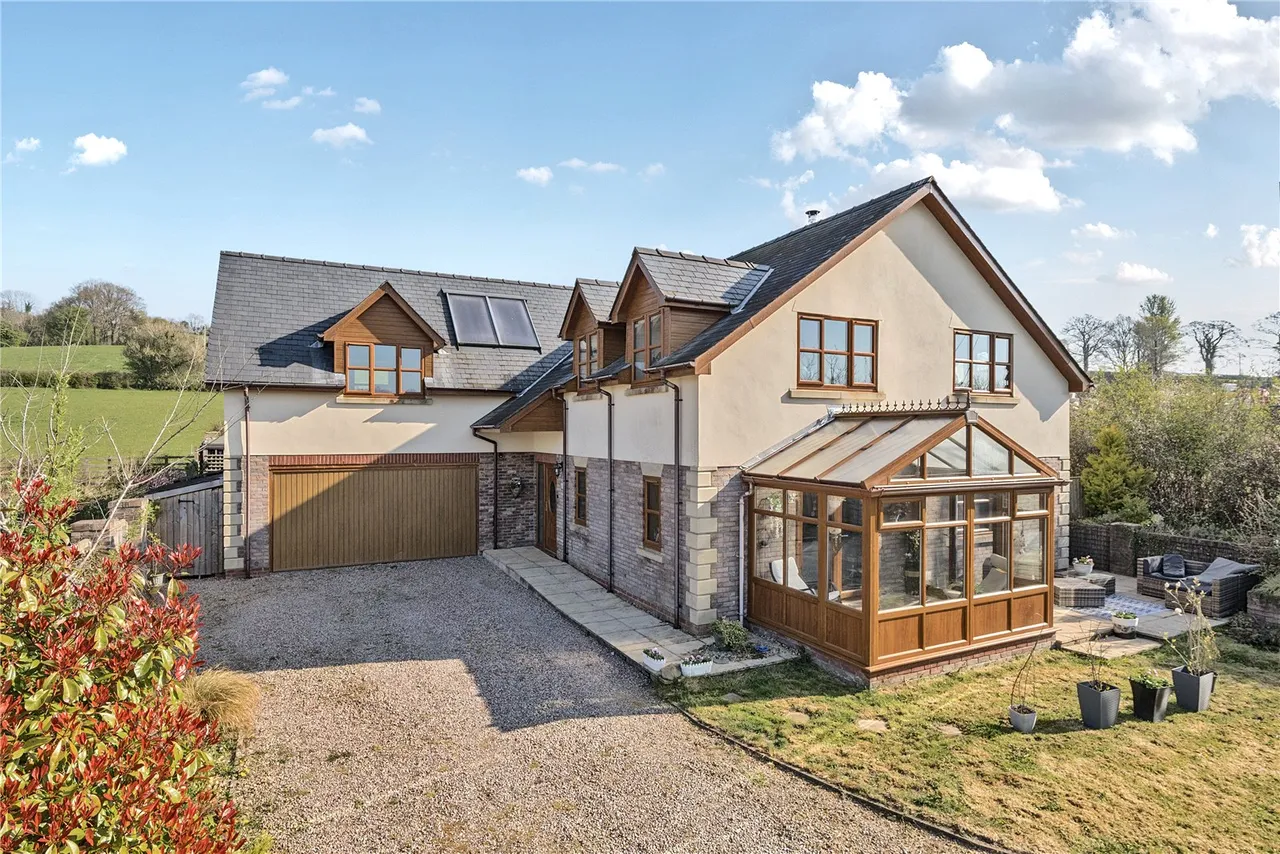 6 bed house for sale — Lon Yr Ywen, Pont Robert, Meifod, Powys, SY22 6JT