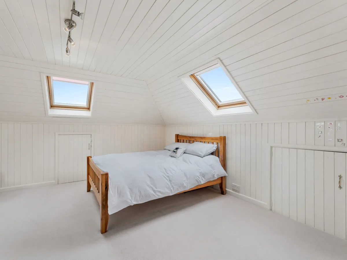 Pines Lane, ST8, photo 22