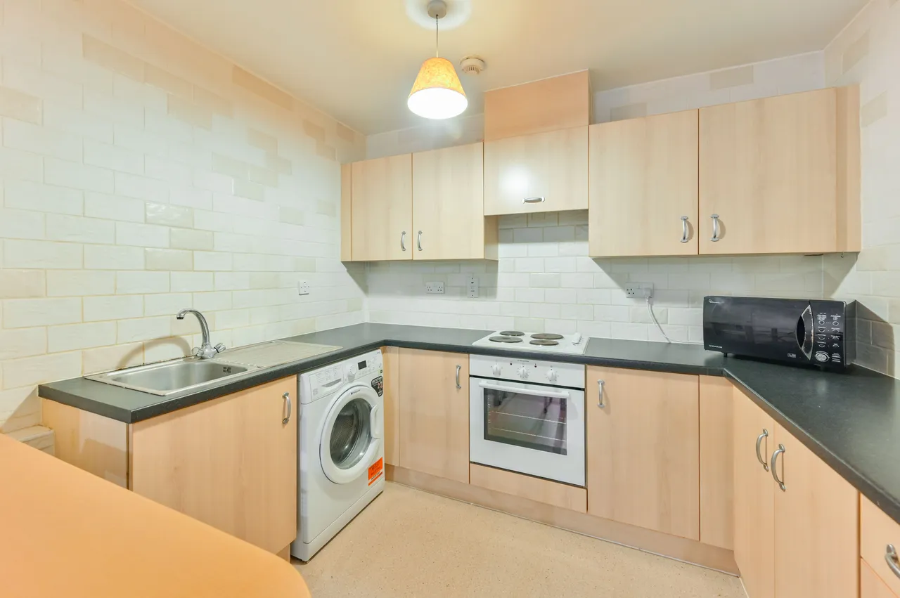 Flat 10, 3 Salamanca Place, London, photo 5
