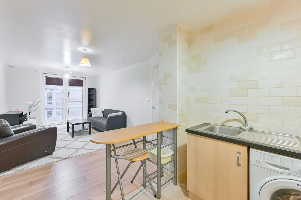 Flat 10, 3 Salamanca Place, London, photo 8