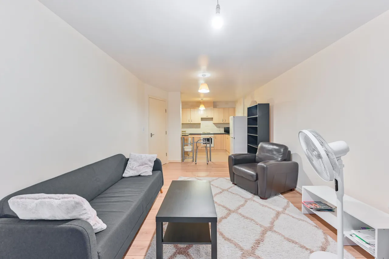 Flat 10, 3 Salamanca Place, London, photo 3