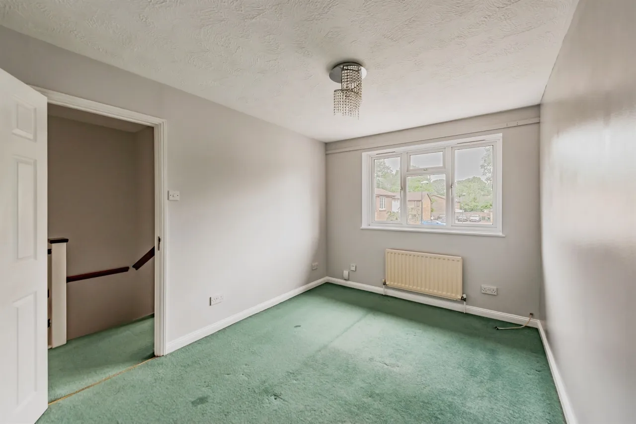 Ferndown, Crawley, RH10, photo 10