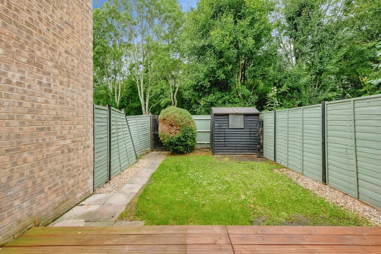 Ferndown, Crawley, RH10, photo 15