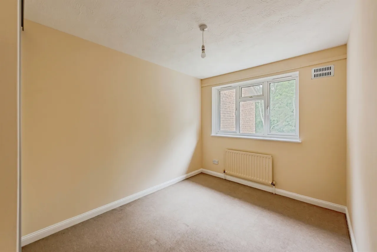 Ferndown, Crawley, RH10, photo 12