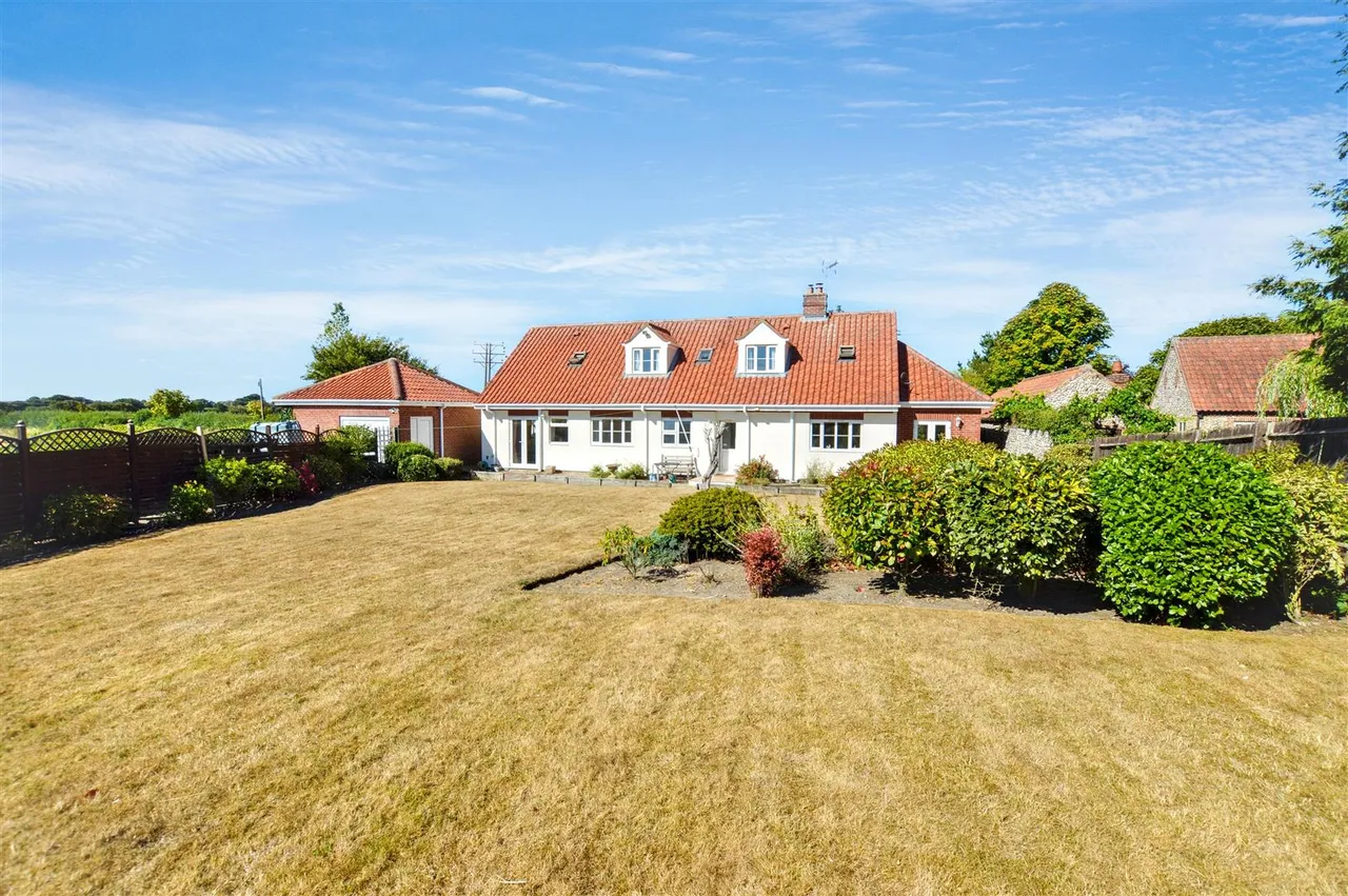 Church Road, West Beckham, NR25, photo 27