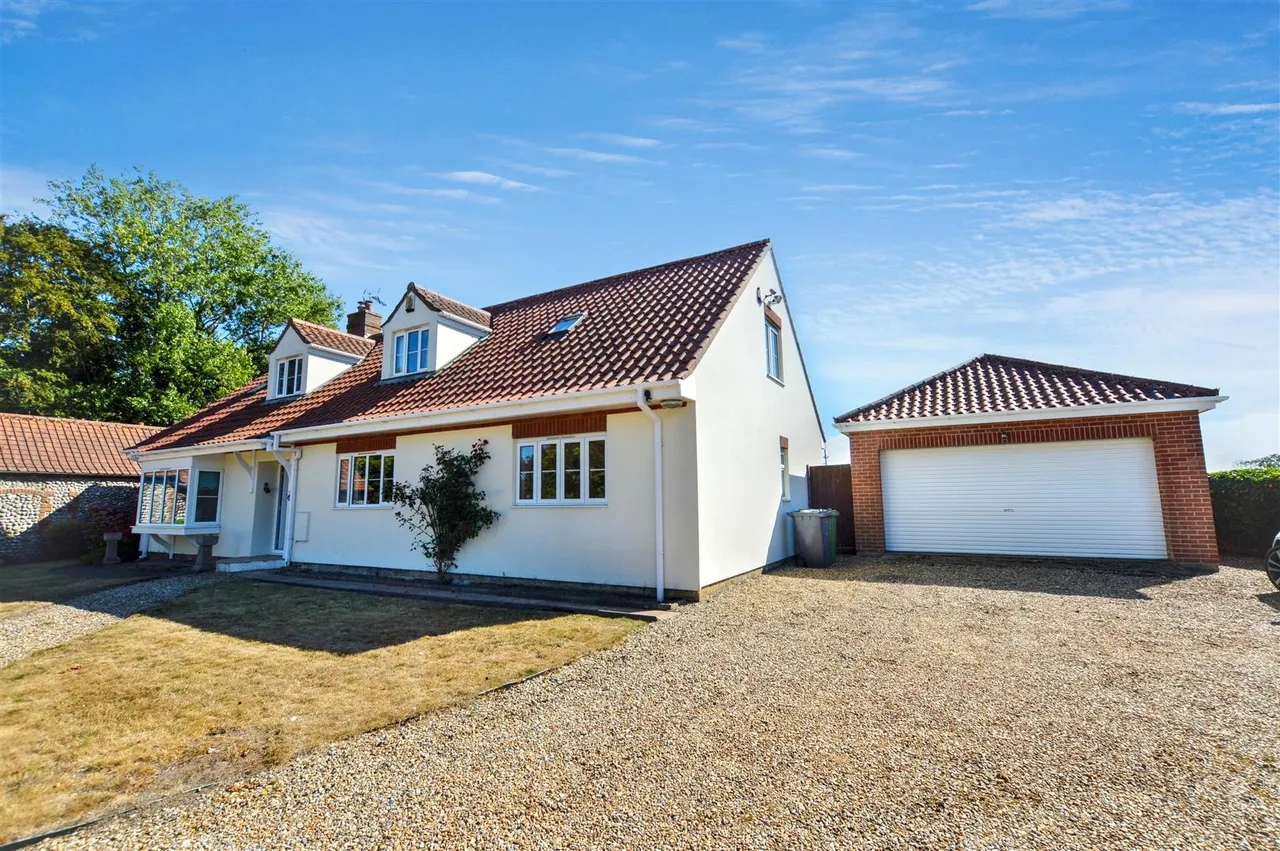 Church Road, West Beckham, NR25, photo 28