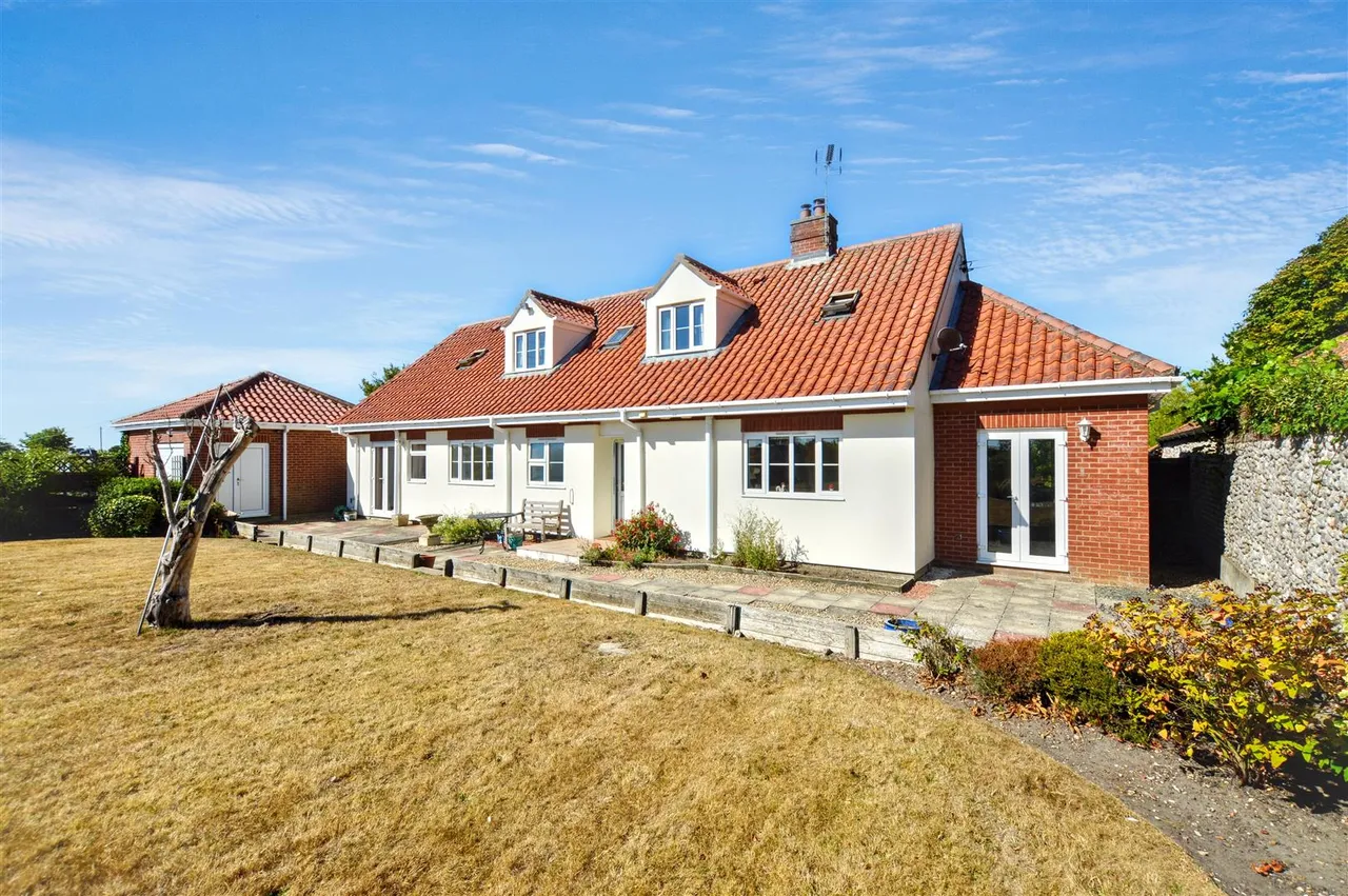 Church Road, West Beckham, NR25, photo 26