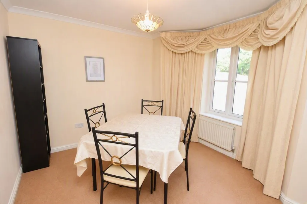 Darwin Court, Whitchurch, photo 5