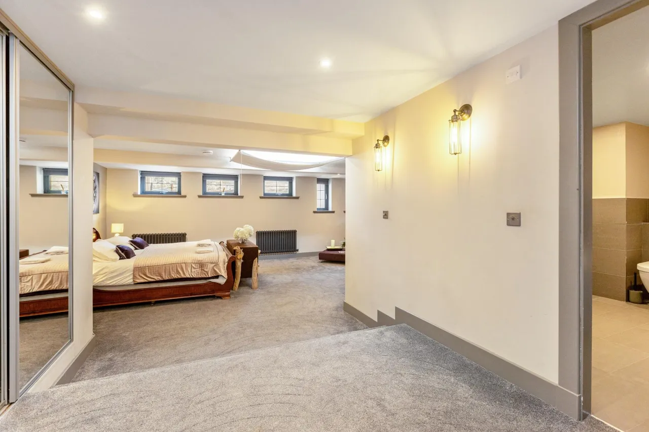 Trafalgar Lane, Leith, EH6, photo 12