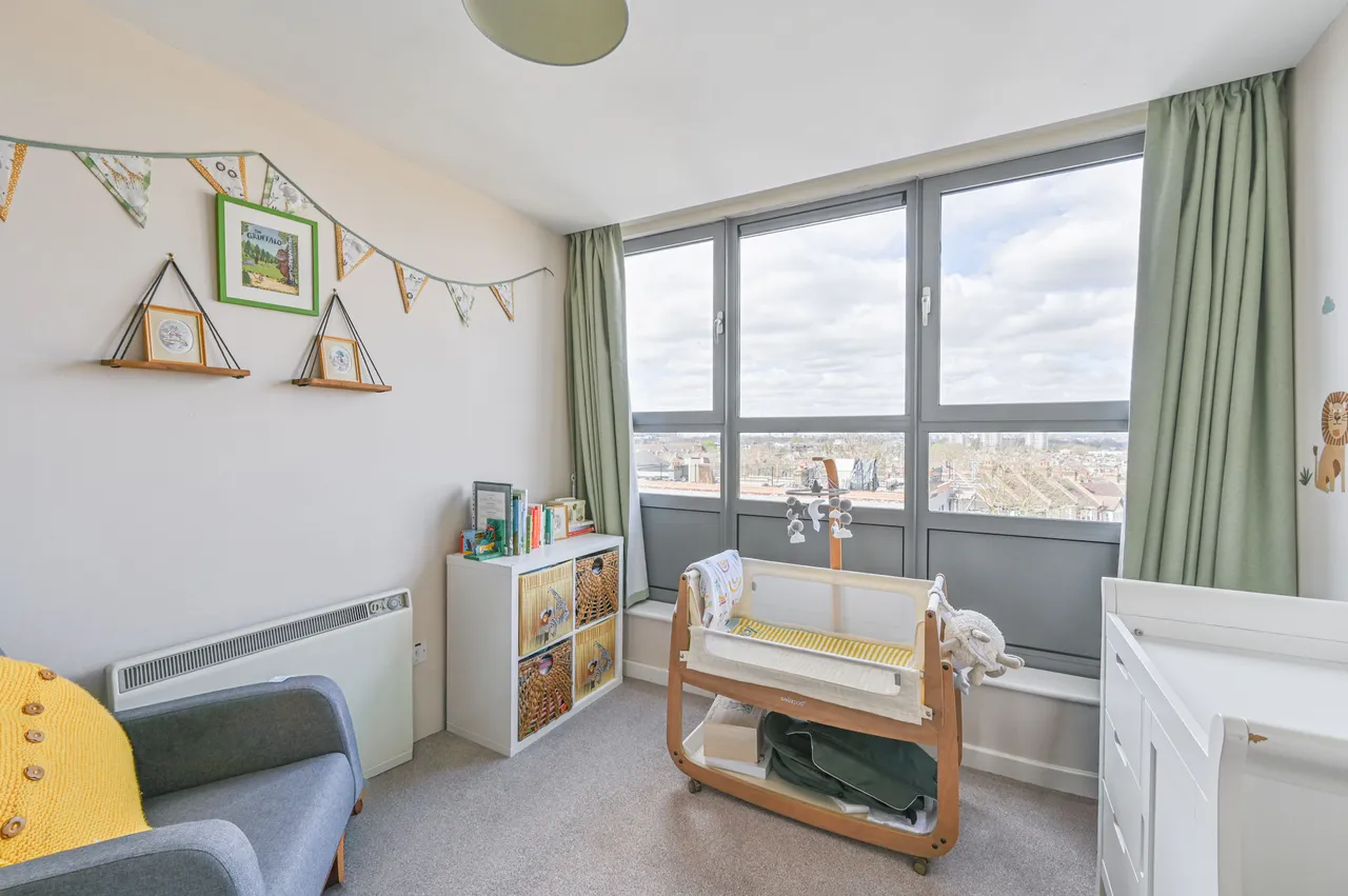 303 Courtenay House, 9 New Park Road, London, photo 11