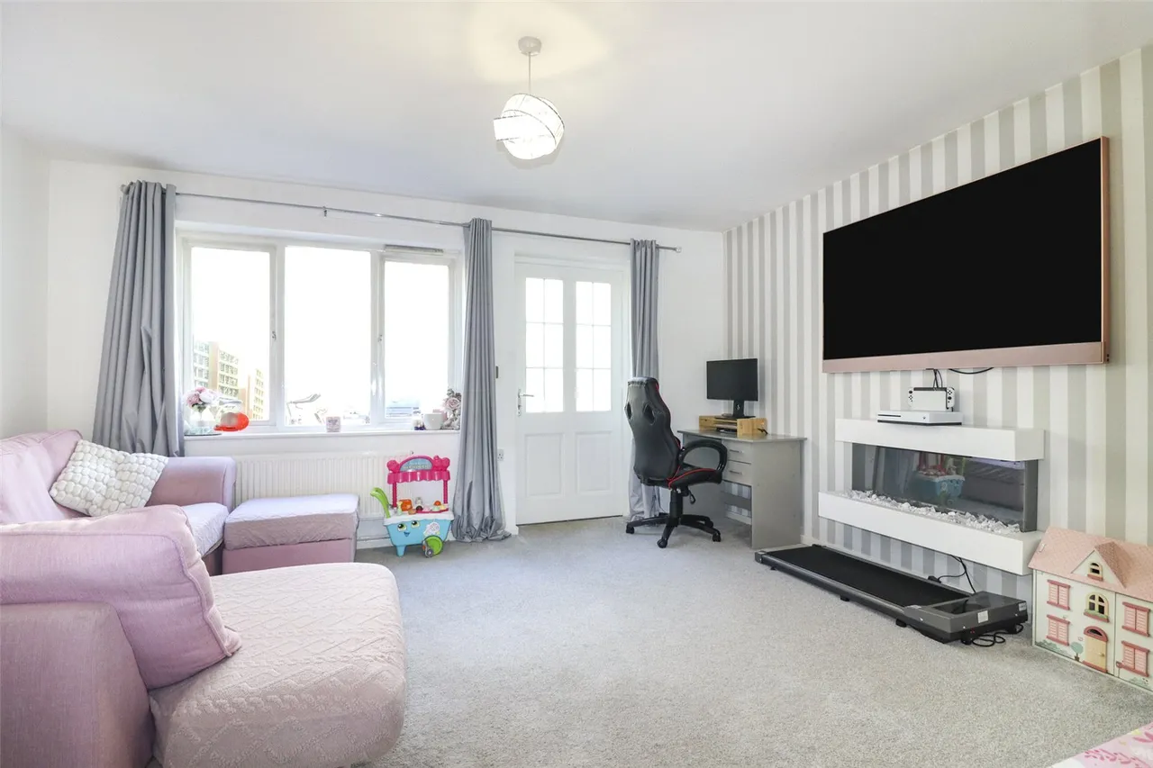 Laverstoke Close, Fleet, Hampshire, GU51 1HD, photo 3