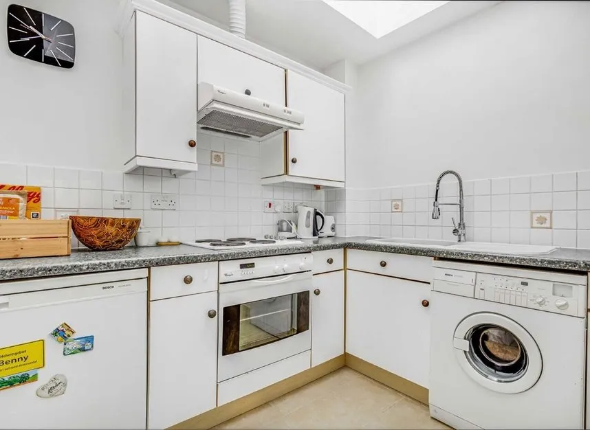 Winterburn Close, N11, photo 5