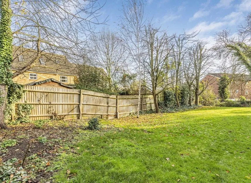 Winterburn Close, N11, photo 9